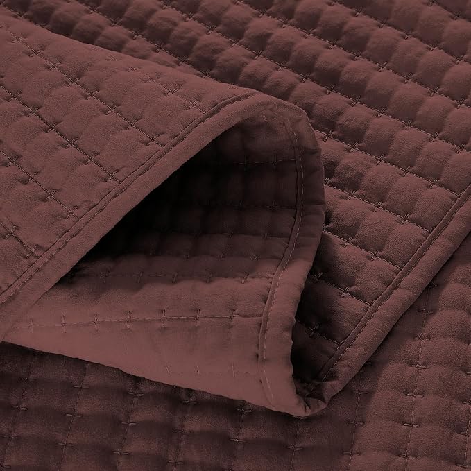WRENSONGE Queen Quilt-3 Pieces Lightweight Burgundy Red Bedspreads Queen Size Quilt Bedding Set for All Seasons, Soft Summer Coverlet with 2 Pillow Shams Suitable for Bed & Couch
