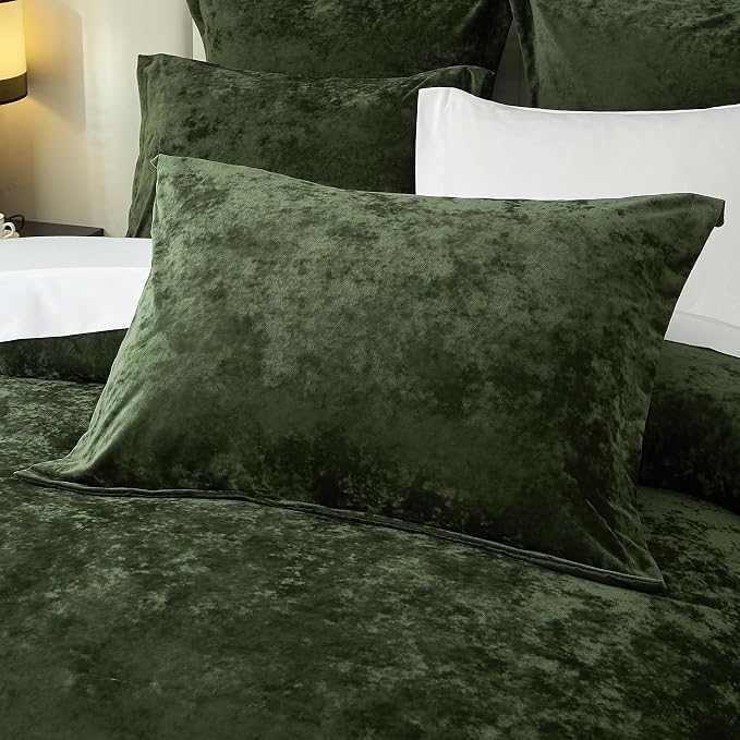 Ivellow Crushed Velvet Comforter Set Queen Green Comforter Set 5pcs Ultra Soft Lightweight Breathable Bedding Set Luxury Cozy Flannel Comforter Queen Size (1 Comforter,2 Pillow Shams, 2 Euro Shams