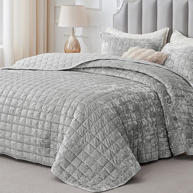 BEDELITE Velvet Quilt Set King Size - Luxury Soft Velvet Comforter Bedding Set for All Season, Lightweight Quilted Box Stitch Oversized Bedspread Coverlet with 2 Matching Shams, Shiny Light Grey