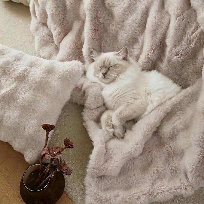 Simple&Opulence Fluffy Faux Fur Comforter Set, Plush Fuzzy Minky Bedding Set 3 Pieces Warm Soft Comforter Bedding Set for Winter - 1 Shaggy Comforter with 2 Pillow Shams (King, Oatmeal)