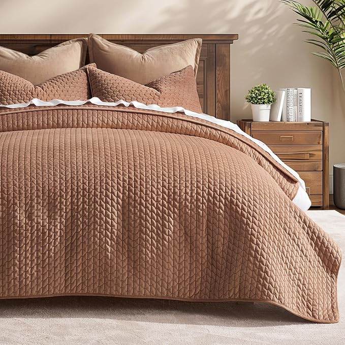 EverGrace Luxury Velvet Quilt Set King Size 3 Piece, Soft Cross-Stitch Velvet Comforter Set with Pillow Shams, Lightweight Coverlet Bedspread Bedding Set for All Seasons, Terracotta Clay