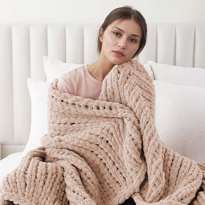 Battilo Chunky Knit Throw Blanket, Soft and Thick Chenille Throw Blanket, 50"x60" Handmade Cable Knit Crochet Blanket, Dusty Pink Knot Knitted Throw Blankets for Couch Sofa Bed Home Decor, Pink