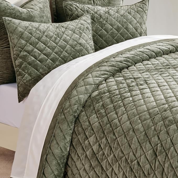 EVERGRACE Luxury Velvet Quilt Set King Size, Diamond Quilted Lightweight Velvet Comforter for All Season, Ultra Soft Oversized Bedspread Coverlet Bedding Set with 2 Pillow Shams, Olive Green | Luxe Velvet