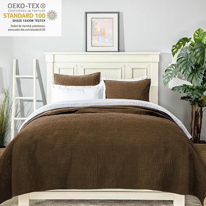 ELEGANT LIFE HOME Luxury Velvet Corduroy Geometric Stitching Bedding Quilt Set with Matching Shams, King/California King (106 in x 92 in /1+20 in x 36 in /2), 3 Piece, Brown