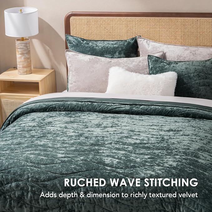 EverGrace Luxury Velvet Quilt Queen Size, Ultra Soft Wave Crushed Velvet Bedding Set, Lightweight Quilted Comforter Set for All Season, Oversized Bedspread Coverlet with 2 Shams, Dark Green
