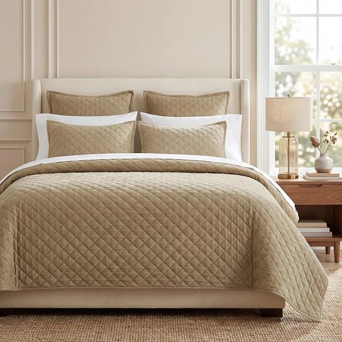HiEnd Accents Velvet Diamond 3 Piece Quilt Set with Pillow Shams, Twin Size, Oatmeal Solid Color, Classic Traditional Luxury Bedding Set, Soft Lightweight Bed Cover, 1 Quilt and 2 Pillowcases