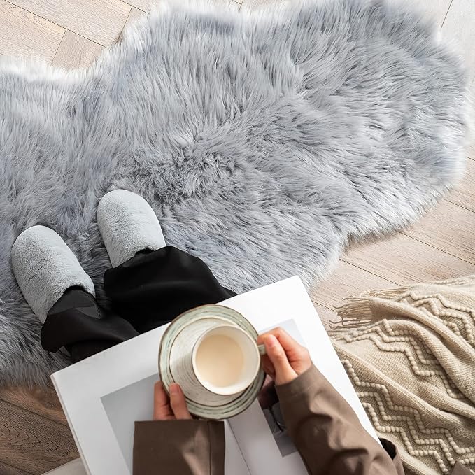 MIULEE Luxury Super Soft Fluffy Area Rug Faux Fur Sheepskin Rug Decorative Plush Shaggy Carpet for Bedside Sofa Floor 3 x 5 Feet, Grey