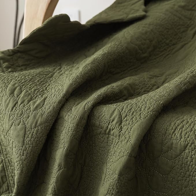 Brandream Olive Green Scalloped Quilt Cotton Quilted Throw Blanket for Bed Couch Daybed 47 X 60 Inch Decorative Throw Blankets