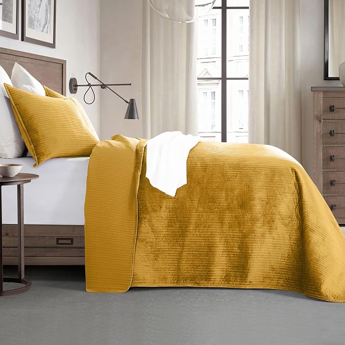 Elegant Comfort Luxury 3-Piece Velvet Corduroy Stripe Quilt Set, Ultra Soft Bedspread - Cozy Velvet Coverlet Set - 3PC Medium Weight Quilted Set with Matching Pillow Shams, Full, Gold