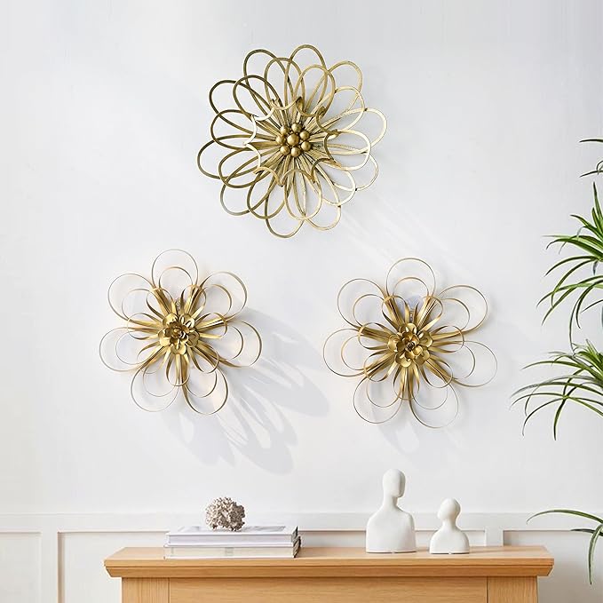 Remenna Metal Flowers Wall Decor, Metal Rustic Wall Art Decoration Farmhouse Wall Decorations Multiple Floral Hanging Decor for Bathroom Living Room Home Office Garden Kitchen 13inch (Rustic Gold)