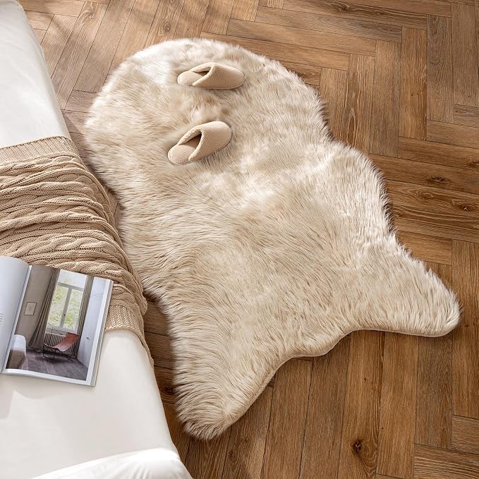 MIULEE Luxury Super Soft Fluffy Area Rug Faux Fur Plush Large Sheepskin Rug Decorative Shaggy Carpet for Bedside Sofa Floor 3 x 5 Feet, Beige