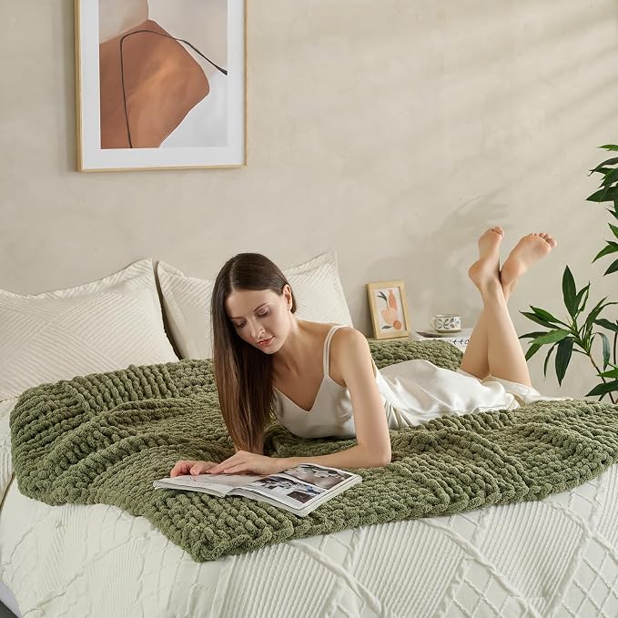 Soft Knitted Throw Blanket - 50x60 Inch Cozy & Lightweight All-Season Blanket, Wrinkle-Resistant Polyester for Couch, Bed, Sofa, Reading Nook (Green)