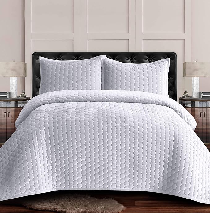 Tribeca Living Lugano Oversized Velvet Quilt Set - All Season, Extra Large, 2 Piece Twin Size Comforter Set with 1 Pillow Sham in White Honeycomb Pattern 260GSM