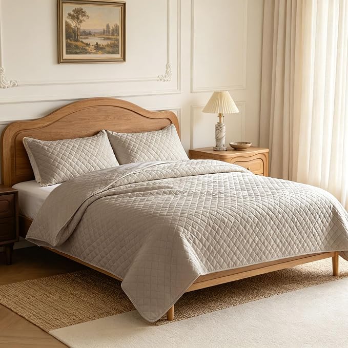 3-Piece Velvet Quilt Set King Size 98"x106" Bed Blanket Quilted Bedspread Soft Luxury Bedding with 2 Pillow Shams 20''x36'' for All-Season,Beige