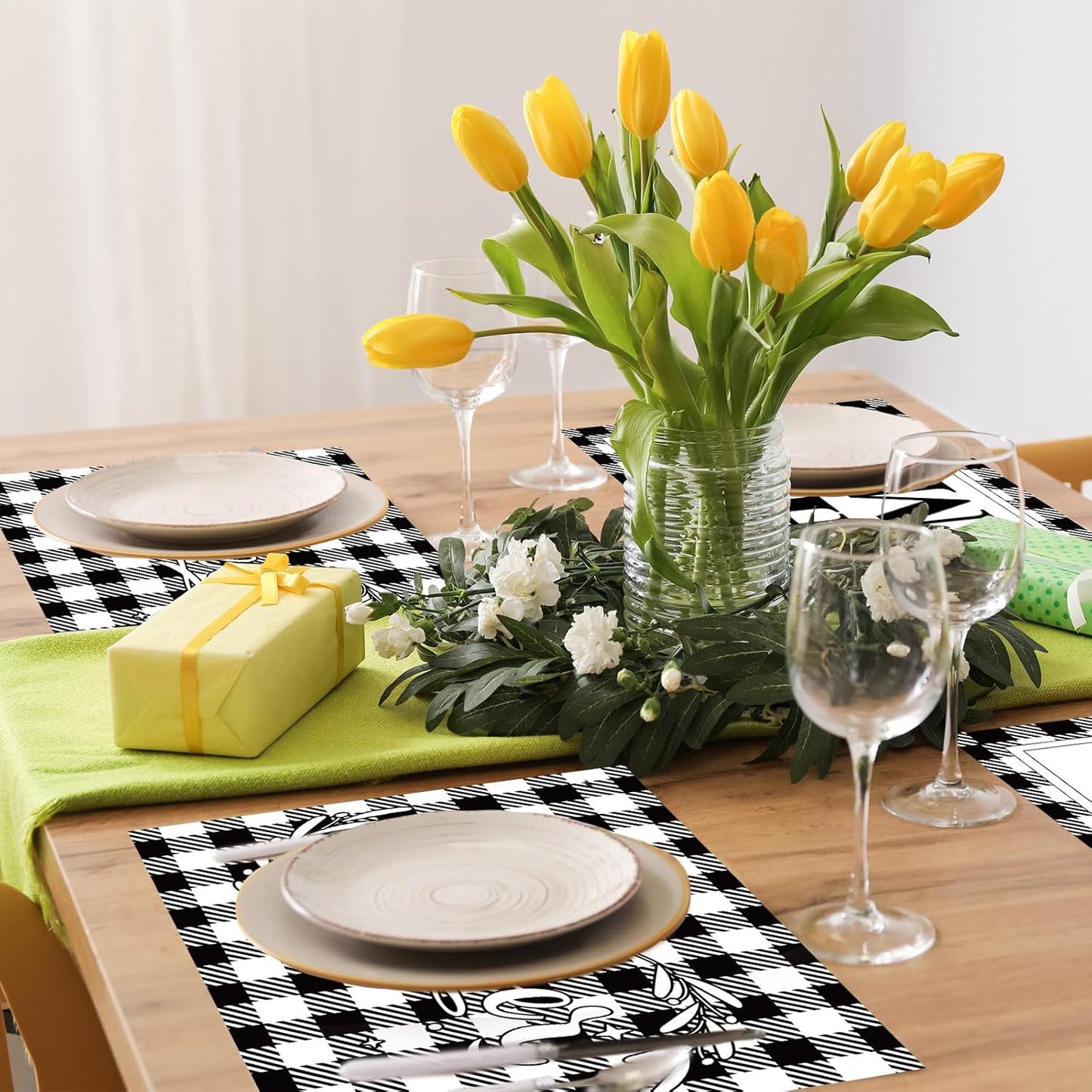 Love Family Placemats Set of 6 Buffalo Plaid Plastic Table Mats Black and White Plaid Place Mats Washable Vinyl Love Home Checkered Table Decoration for Indoor Outdoor Party Kitchen Dining