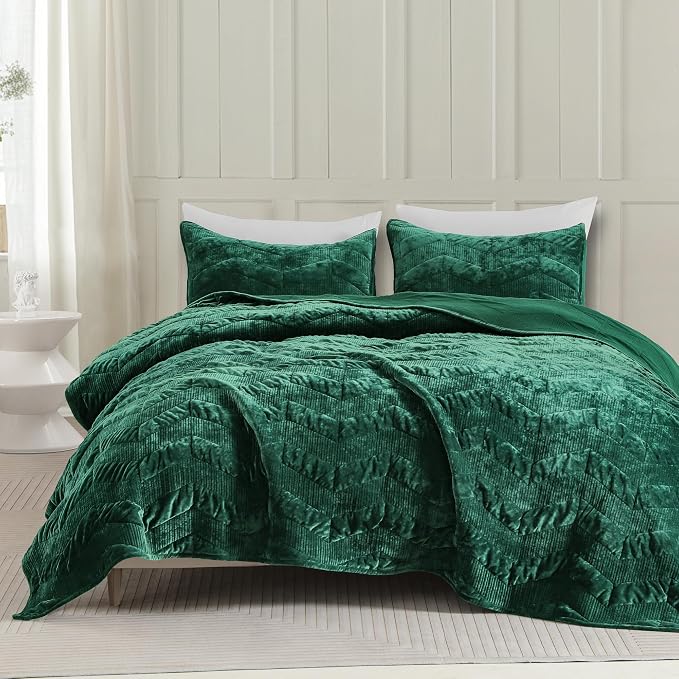 SHALALA Luxury Velvet Quilt Set Queen Size,Ultra Soft Lightweight Summer Velvet Comforter Set, Oversized Bedspread Coverlet with 2 Shams Geometries Pattern,for All Season(Forest Green,Queen)