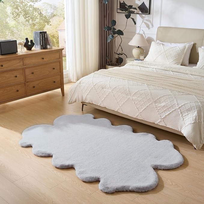 1700GSM Fuzzy Faux Sheepskin Fur Area Rug,Extra Soft Throw Rugs Mat Fluffy Shaggy Fur Rug for Bedroom Living Bedside Rug Room Decor-Light Grey,2x3ft