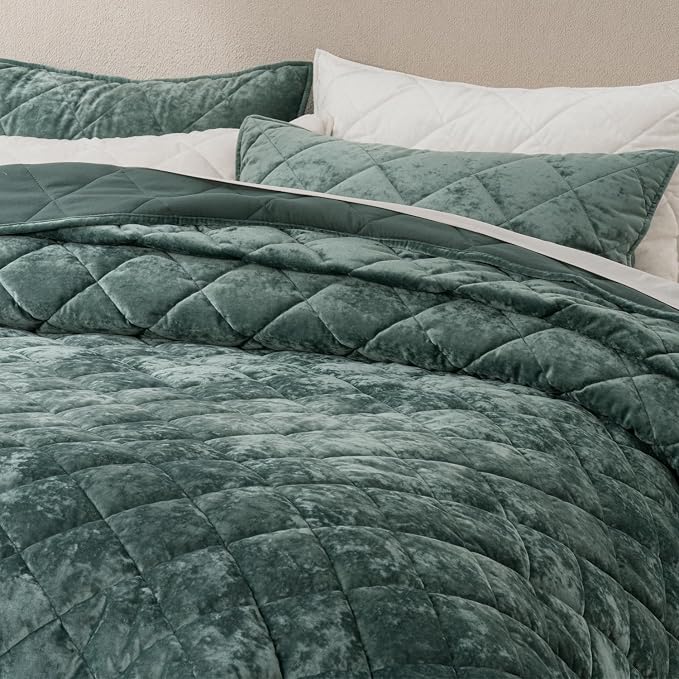 EVERGRACE Luxury Crushed Velvet Quilt Set King Size, Diamond Quilted Lightweight Velvet Comforter, Ultra Soft Oversized Bedspread Coverlet Bedding Set for All Season, with 2 Pillow Shams, Dark Green | Luxe Velvet