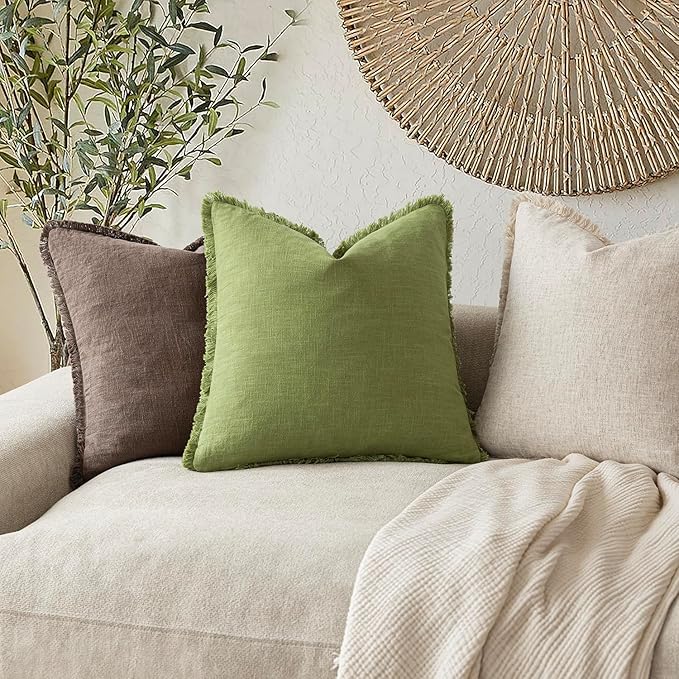 Foindtower Set of 2 Decorative Linen Fringe Throw Pillow Covers Cozy Boho Farmhouse Cushion Cover with Tassels Soft Accent Pillowcase for Couch Sofa Bed Living Room Home Decor,18×18 Inch,Lush Green