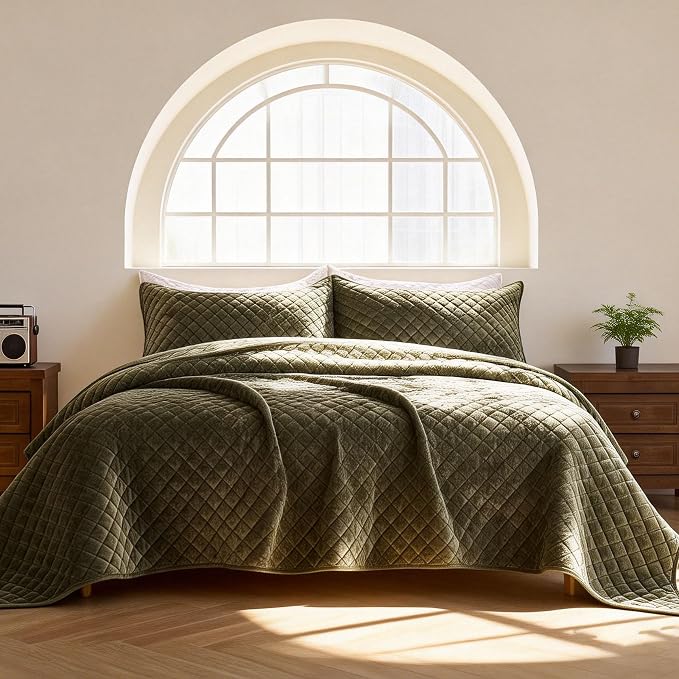 3-Piece Velvet Quilt Set California King Size 106"x118" Bed Blanket Quilted Bedspread Soft Luxury Bedding with 2 Pillow Shams 20''x36'' for All-Season,Army-Green