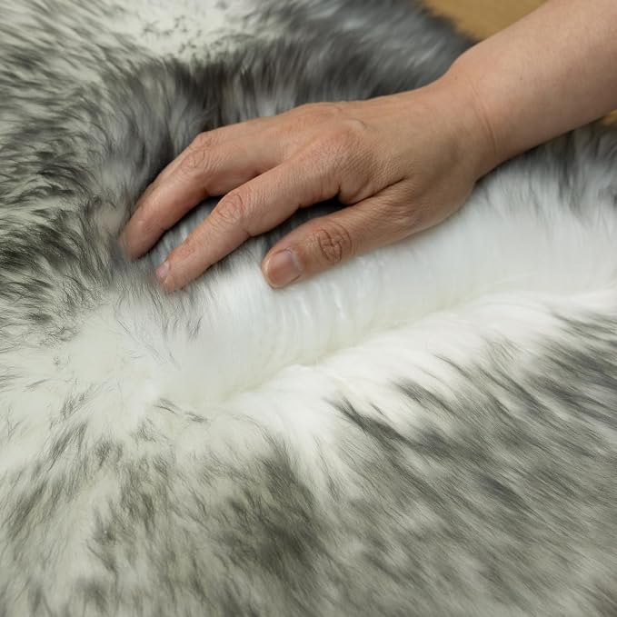 Sheepskin Rug, Fluffy Shaggy Area Rug, Super Soft 24‘’ x 36‘’ Sheepskin Hair Rug, Plush Rug, Decorative Rugs for Bedroom, Children's Room, Living Room (Silver Grey, 24" x 36")