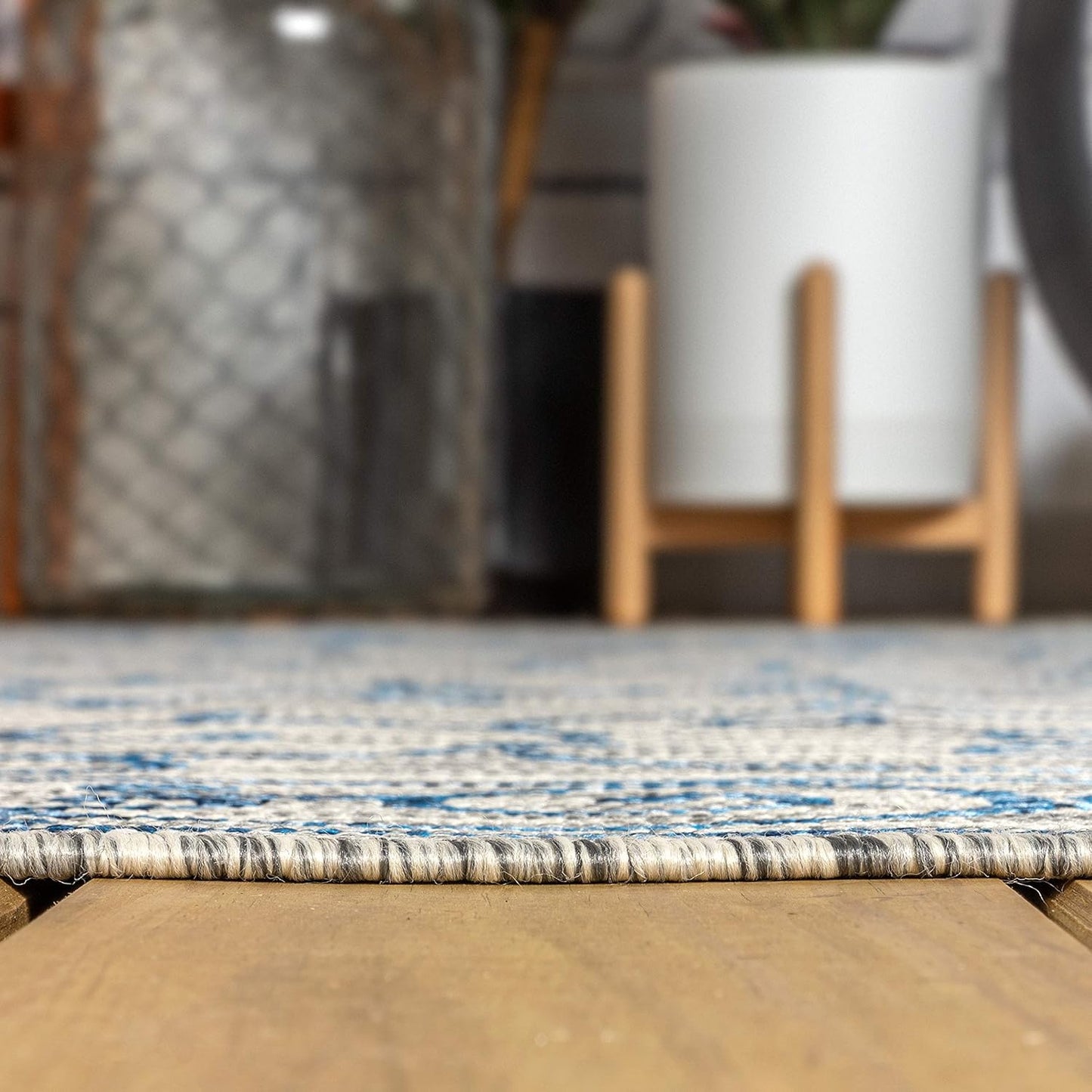 JONATHAN Y Vintage Filigree Indoor Outdoor Round Area Rug 9 Ft Gray/Navy, Charleston Textured Weave for Backyard, Patio, Porch, Easy-Cleaning, High Traffic, Pet-Friendly, Non-Shedding (SMB106C-9R)