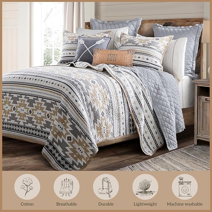 Paseo Road Desert Sage Queen Quilt Set, 3 Piece Rustic Western Bedding Set with Pillow Sham, Lightweight Reversible Cotton Quilt with Southwestern Aztec Pattern, Soft Breathable Cozy Boho Bedding
