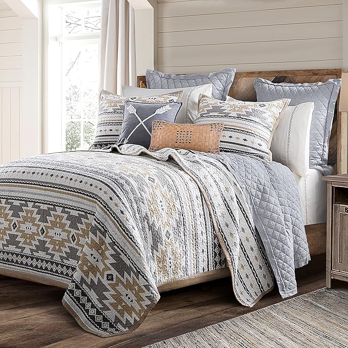 Paseo Road Desert Sage Twin Quilt Set, 2 Piece Rustic Western Bedding Set with Pillow Sham, Lightweight Reversible Cotton Quilt with Southwestern Aztec Pattern, Soft Breathable Cozy Boho Bedding