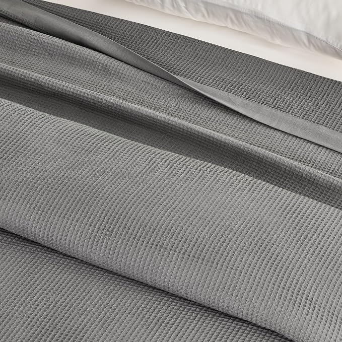 Great Bay Home 100% Cotton Blanket for Twin Size Bed | Lightweight and Breathable Waffle Weave Blankets for Summer & Spring | Versatile, Layering Grey Bed Blanket, Light Grey, 90x66 inches