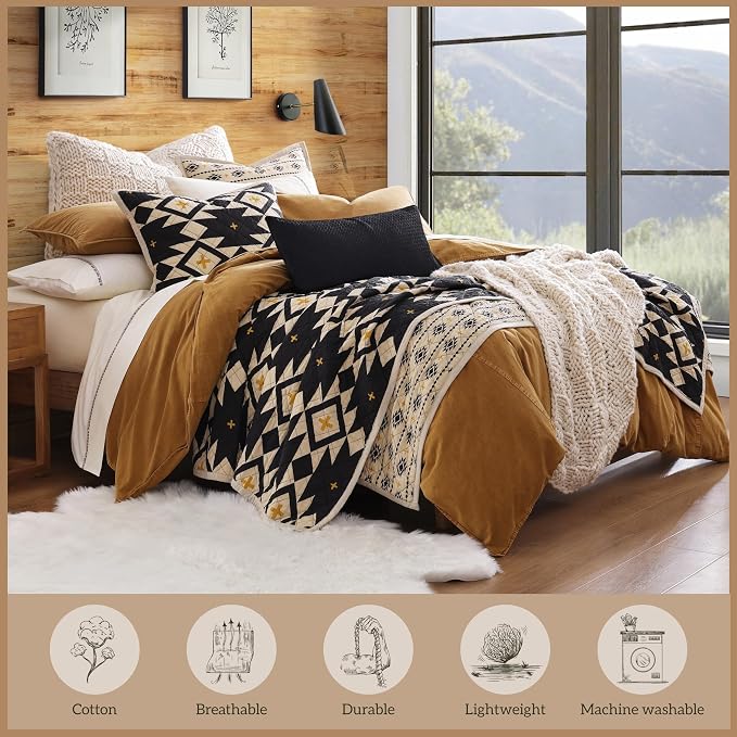 Paseo Road High Desert Queen Quilt Set, 3 Piece Rustic Western Bedding Set with Pillow Shams, Lightweight Reversible Cotton Quilt with Southwestern Aztec Pattern, Soft Breathable Cozy Boho Bedding