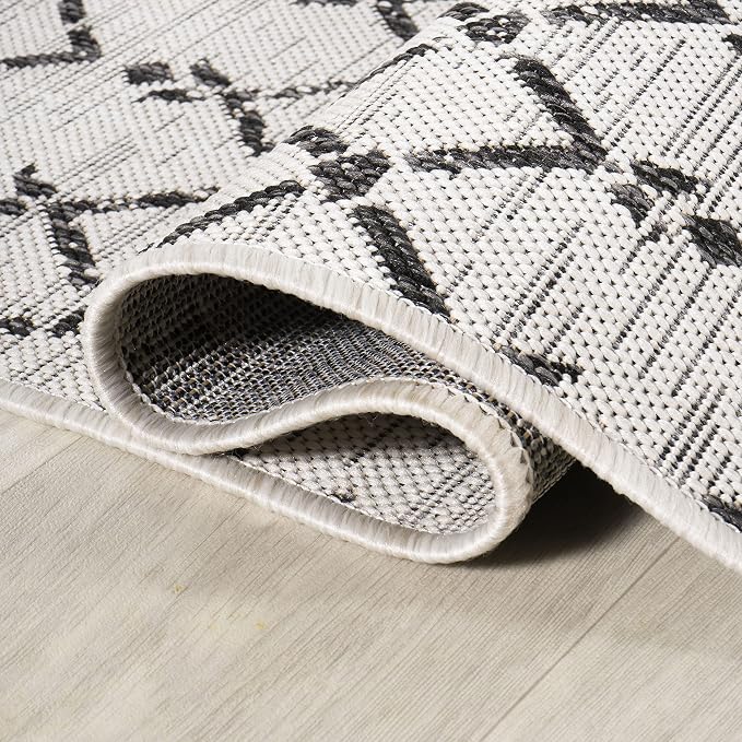 JONATHAN Y Moroccan Geometric Indoor Outdoor Round Area Rug 3 Ft Cream/Black, Ourika Textured Weave for Backyard, Patio, Porch, Easy-Cleaning, High Traffic, Pet-Friendly, Non-Shedding (SMB108I-3R)