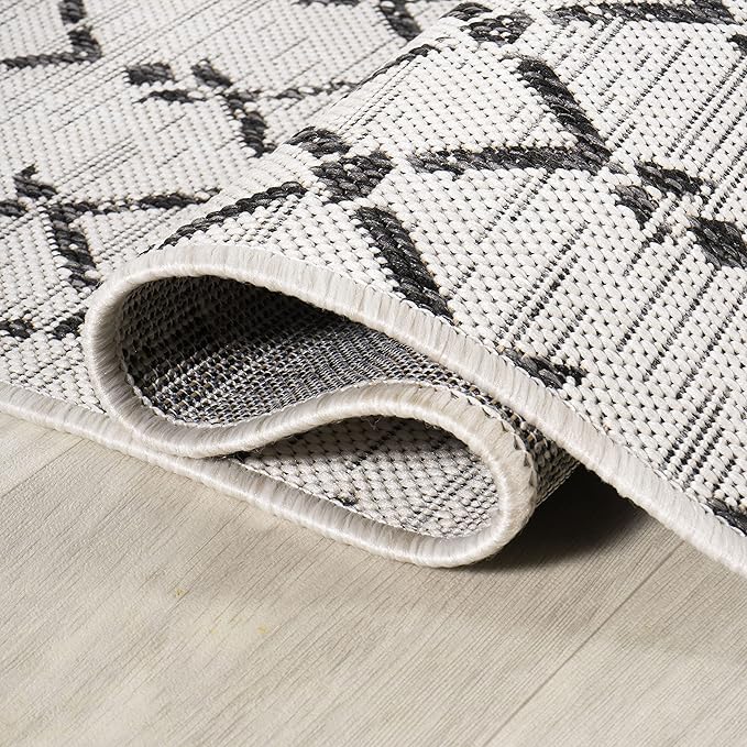 JONATHAN Y Moroccan Geometric Indoor Outdoor Square Area Rug 4X4 Cream/Black, Ourika Textured Weave for Backyard, Patio, Porch, Easy-Cleaning, High Traffic, Pet-Friendly, Non-Shedding (SMB108I-4SQ)