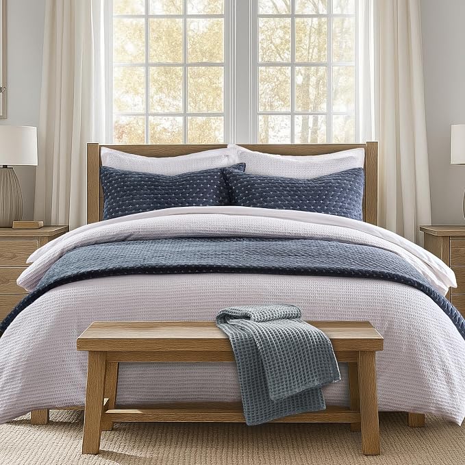 Levtex Home - Velvet Stitch Quilt Set - Twin Quilt (68x86in.) + One Standard Sham (26x20in.) - Velvet - Navy White - Reversible - Polyester