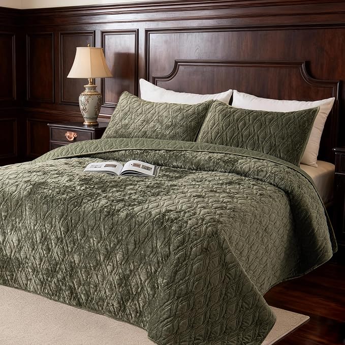 Velvet Quilt Set California King Size 106x118 Soft Bedding Set 3 Pieces Neutral Luxury Bedspread Farmhouse Comforter with 2 Pillow Shams 20x36 for All Seasons,Army Green