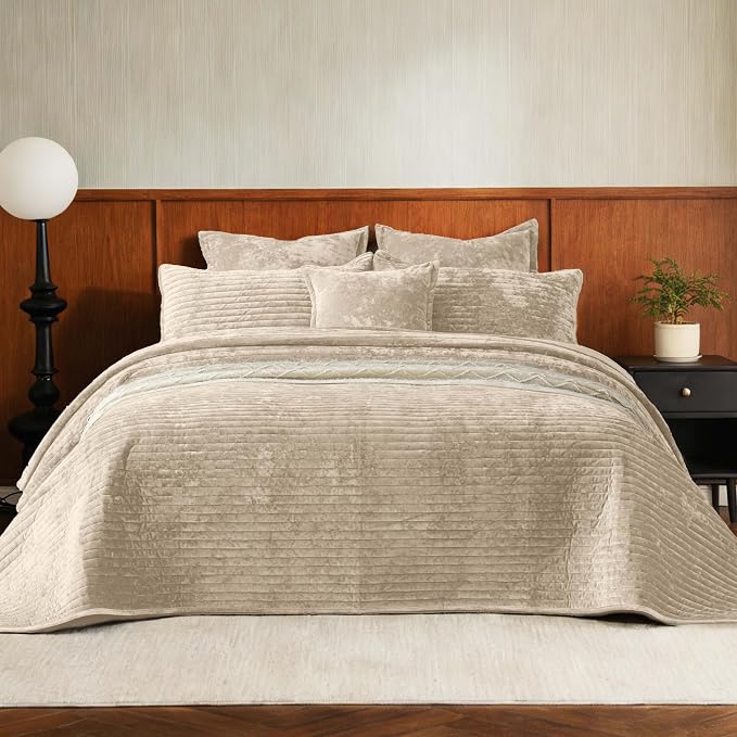 Luxury Velvet Oversized King 120x128 in Quilt Set 3 Piece Quilted Bedspread with 2Pillow Shams(20x36) Ultra Soft Coverlet All Season Bedding for Farmhouse Modern Bedroom Sofa,Beige