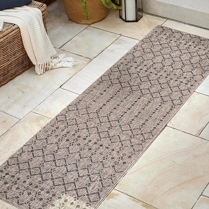 JONATHAN Y Moroccan Geometric Indoor Outdoor Runner Rug 2X8 Natural/Black, Ourika Textured Weave for Backyard, Patio, Porch, Easy-Cleaning, High Traffic, Pet-Friendly, Non-Shedding (SMB108D-28)