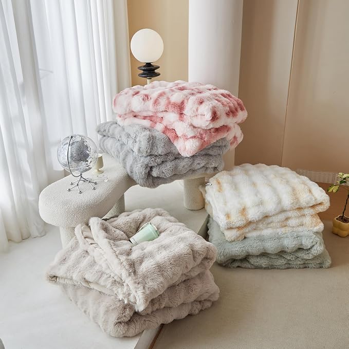 Simple&Opulence Fluffy Faux Fur Comforter Set, Plush Fuzzy Minky Bedding Set, 3 Pieces Warm Soft Comforter Bedding Set for Winter - 1 Shaggy Comforter with 2 Pillow Shams(Queen, Light Grey)