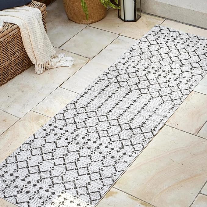 JONATHAN Y Moroccan Geometric Indoor Outdoor Runner Rug 2X8 Cream/Black, Ourika Textured Weave for Backyard, Patio, Porch, Easy-Cleaning, High Traffic, Pet-Friendly, Non-Shedding (SMB108I-28)