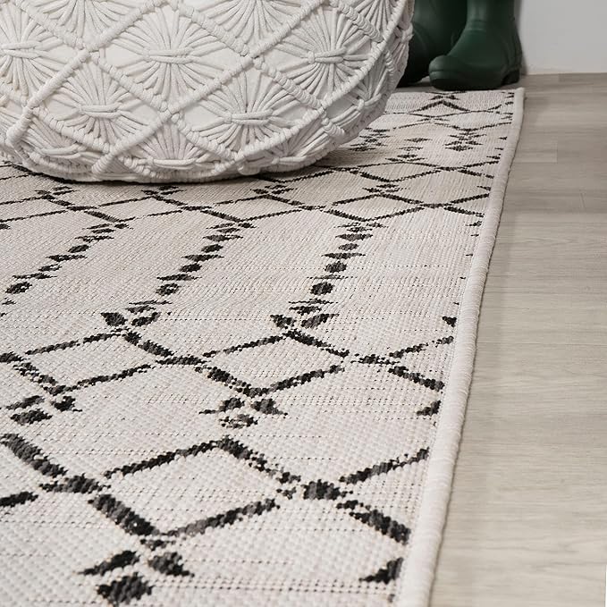 JONATHAN Y Moroccan Geometric Indoor Outdoor Runner Rug 2X8 Cream/Black, Ourika Textured Weave for Backyard, Patio, Porch, Easy-Cleaning, High Traffic, Pet-Friendly, Non-Shedding (SMB108I-28)