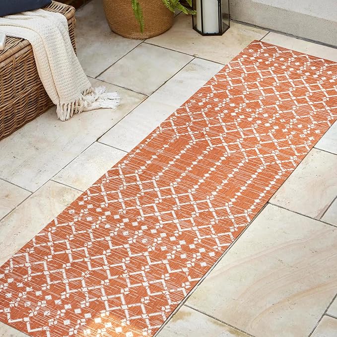 JONATHAN Y Moroccan Geometric Indoor Outdoor Runner Rug 2X8 Orange/Cream, Ourika Textured Weave for Backyard, Patio, Porch, Easy-Cleaning, High Traffic, Pet-Friendly, Non-Shedding (SMB108P-28)