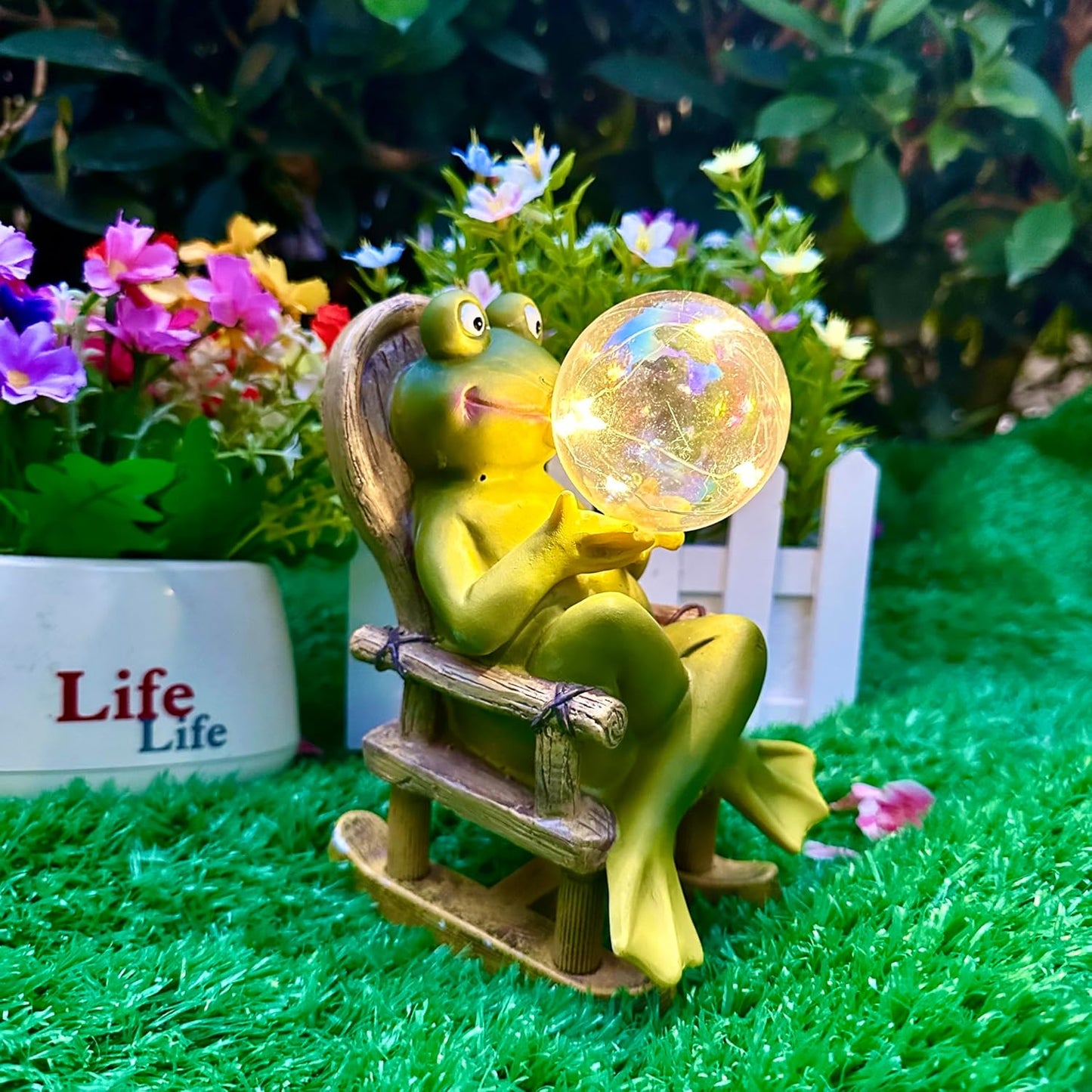 Garden Solar Frog Statue with Glowing Bubble Resin Figurine Outdoor Light Decor Hand-Painted Whimsy for Yard Patio Porch Fairy Decoration Housewarming Unique Gifti for Women