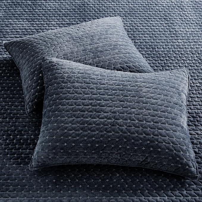Levtex Home - Velvet Stitch Quilt Set - Twin Quilt (68x86in.) + One Standard Sham (26x20in.) - Velvet - Navy White - Reversible - Polyester