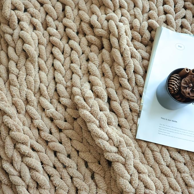 Maetoow Chenille Chunky Knit Blanket Throw （40×50 Inch）, Handmade Warm & Cozy Blanket Couch, Bed, Home Decor, Soft Breathable Fleece Banket, Christmas Thick and Giant Yarn Throws, Khaki