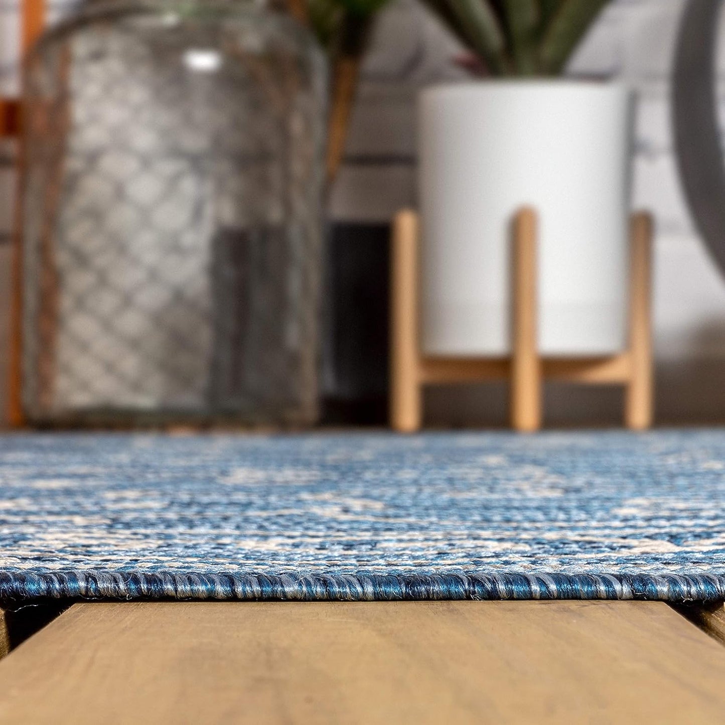 JONATHAN Y Vintage Filigree Indoor Outdoor Round Area Rug 4 Ft Navy/Gray, Charleston Textured Weave for Backyard, Patio, Porch, Easy-Cleaning, High Traffic, Pet-Friendly, Non-Shedding (SMB106D-4R)