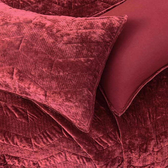 SHALALA Luxury Velvet Quilt Set Queen Size,Ultra Soft Lightweight Summer Velvet Comforter Set, Oversized Bedspread Coverlet with 2 Shams Geometries Pattern,for All Season(Poinsettia,Queen)