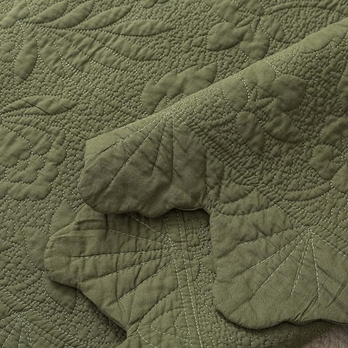 Brandream Olive Green Scalloped Quilt Cotton Quilted Throw Blanket for Bed Couch Daybed 47 X 60 Inch Decorative Throw Blankets