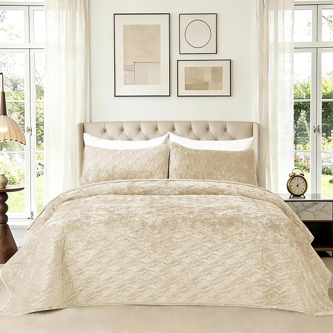 Velvet Quilt Set Oversized King Size 120x120 Bedspread with 2 Pillow Shams Ultra Soft Polyester Bedding All Season Decor for Bedroom Guest Room Hotel Retro Pastoral Home Decor, Beige