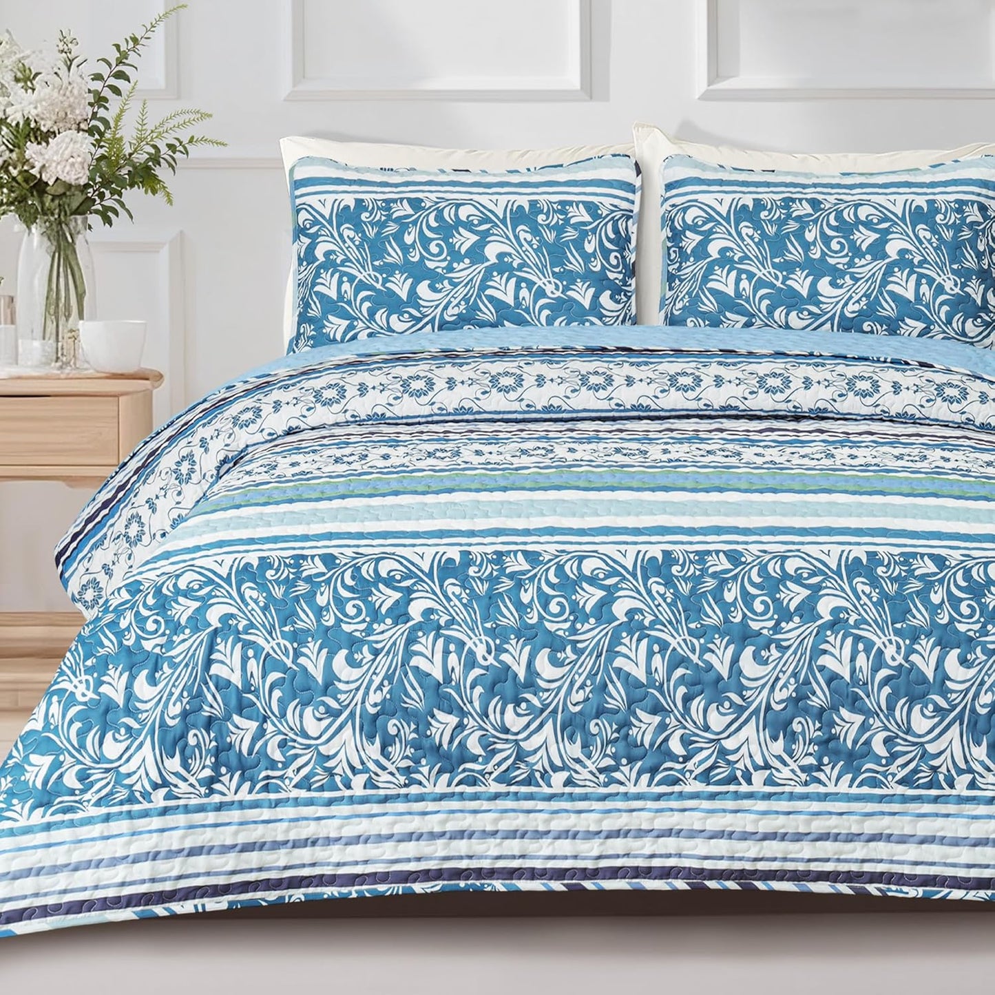 Exclusivo Mezcla Reversible Boho Quilt Set King Size, 3 Pieces Bohemian Striped Blue All Season Bedspreads, Ultra Soft Floral Coverlet Bedding Set with Printed Pattern (1 Quilt, 2 Pillow Shams)