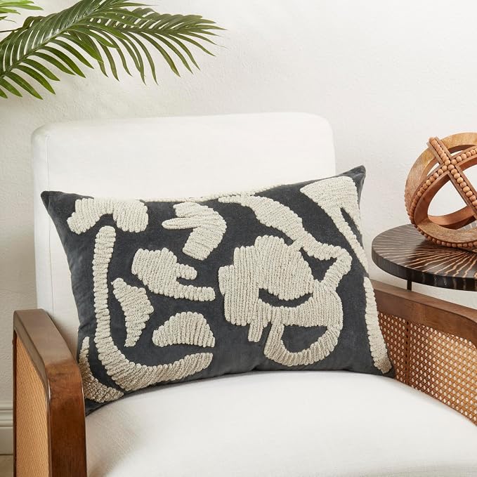 SARO LIFESTYLE Luxe Embroidered Velvet Throw Pillow Cover
