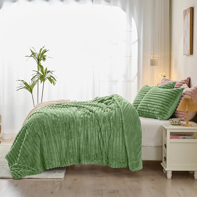 Simple&Opulence Fluffy Faux Fur Comforter Set, Plush Fuzzy Minky Bedding Set, 3 Pieces Warm Soft Comforter Bedding Set for Winter - 1 Shaggy Comforter with 2 Pillow Shams(King, Striped - Green)
